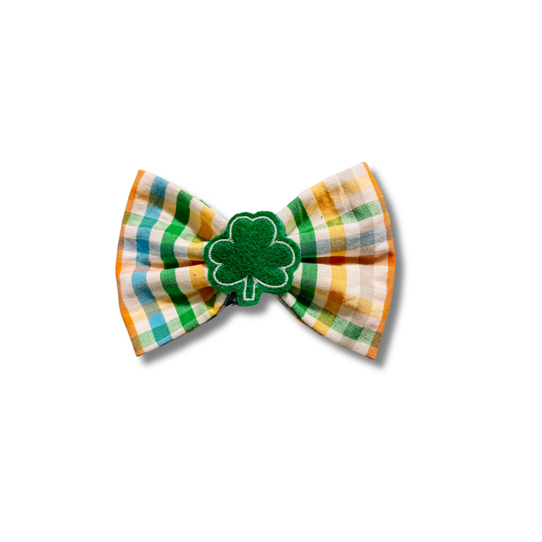 Plaid seersucker Bow Tie with optional clover feltie center made with Alligator hair clip, over the collar or elastic headband (2 sizes available)