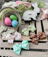 Load image into Gallery viewer, Pale yellow with pink polka dots 1.5in Grosgrain Hairbow  Made with an alligator Hairclip or elastic headband
